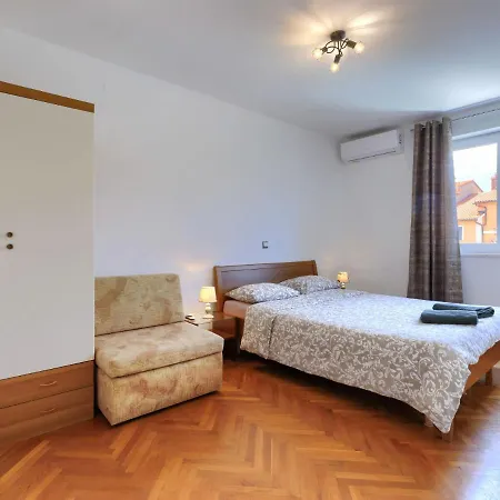 Enka By Interhome * Pula