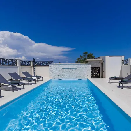 Enka By Interhome * Pula