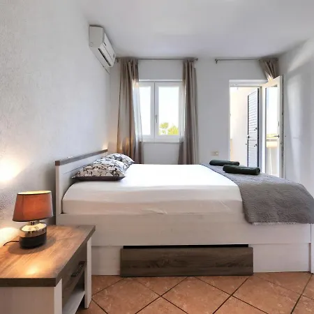 Enka By Interhome Ferienhaus Pula