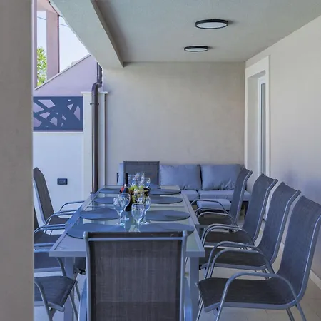 Ferienhaus Enka By Interhome Pula