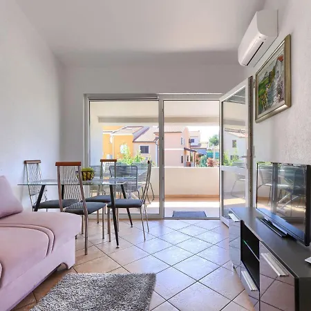 Enka By Interhome פולה