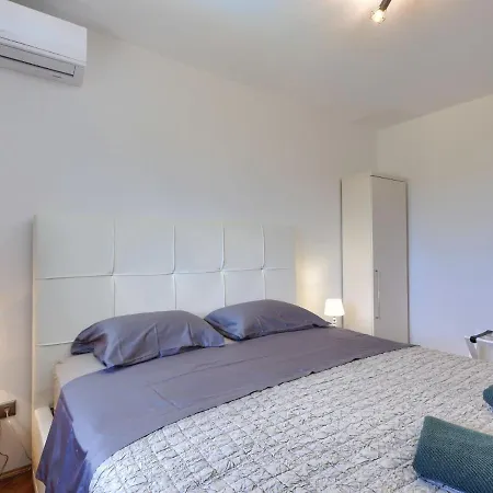 Enka By Interhome פולה